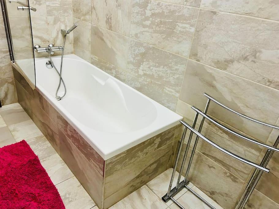 Apartment Xl Massive Art-filled In Area, Walk To Sliema, St Julian's Gzira