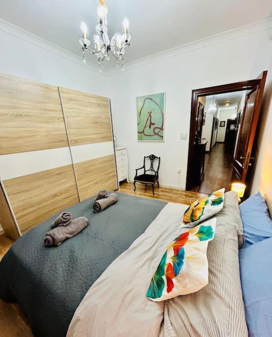 Xl Massive Art-filled In Area, Walk To Sliema, St Julian's Apartment