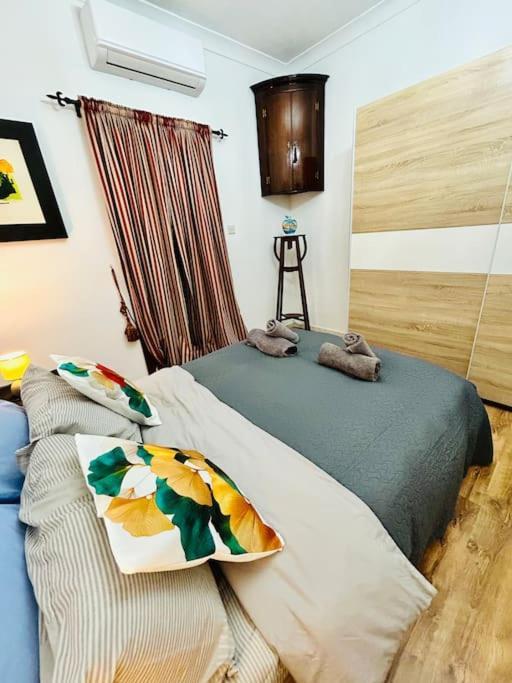 Apartment Xl Massive Art-filled In Area, Walk To Sliema, St Julian's