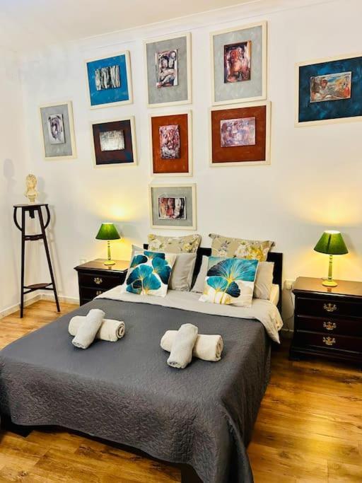 Apartment Xl Massive Art-filled In Area, Walk To Sliema, St Julian's *