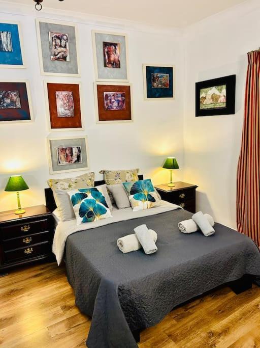 Apartment Xl Massive Art-filled In Area, Walk To Sliema, St Julian's Gzira