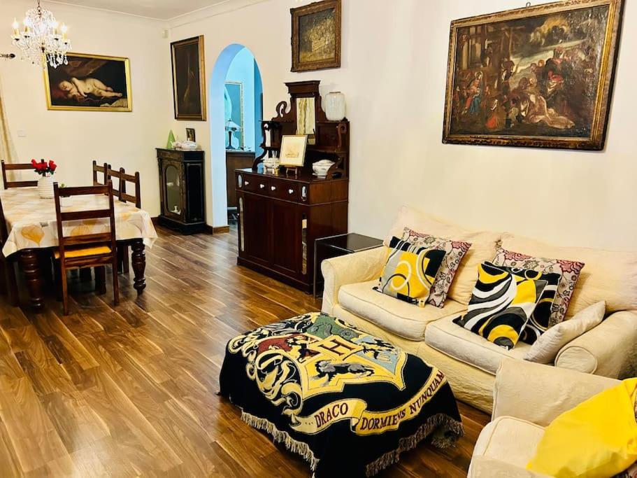 Xl Massive Art-filled In Area, Walk To Sliema, St Julian's *