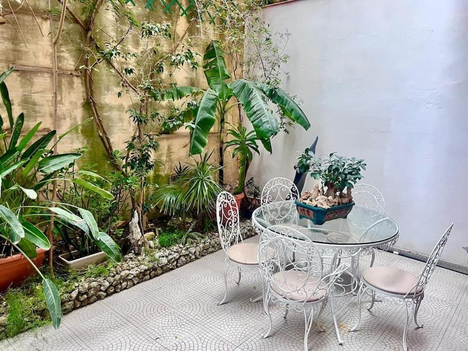 Apartment Xl Massive Art-filled In Area, Walk To Sliema, St Julian's *